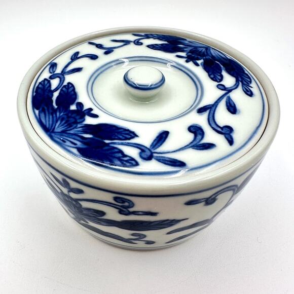 Vintage Tachikichi Kyoto Japan Blue and White Dresser Jar w Lotus Scroll Design - Picture 12 of 13